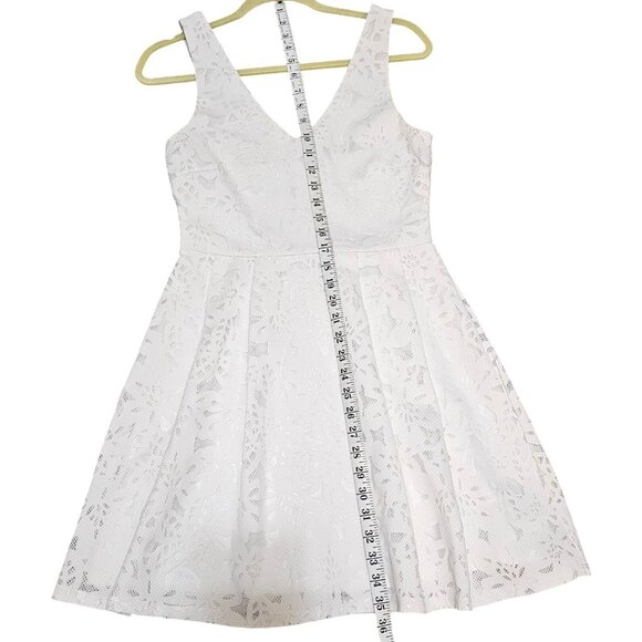 White Lace Sleeveless V-Neck Fit & Flare Dress Size 5 By Crystal Doll - Picture 9 of 12